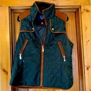 Vince Camuto quilted best with leather trim